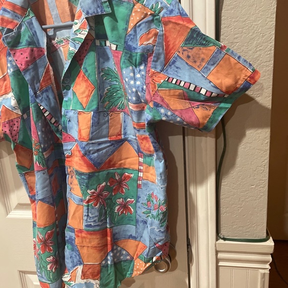 PENNY LANE VINTAGE BOLD HAWAIIAN THEME FLORAL FUN SUMMER TROPICAL (M) Button - Picture 3 of 5